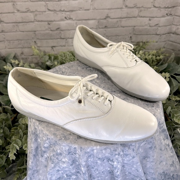 Easy Spirit “Motion” White Leather Round Toe Flex-Comfort Oxfords WMS 12M🤍GUC - Picture 12 of 12